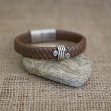 Armband aus geflochtenem braunem Leder für Männer Magnetverschluss aus gebürstetem Stahl