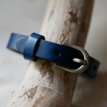 Herrenarmband aus blauem Leder graviert zu personalisieren 