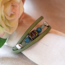 Damenarmband Leder und Perlen Keramik Olivgrün Triple Turns zu personalisieren 